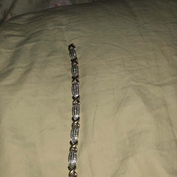 14 k diamond tennis bracelet! - Picture 2 of 3